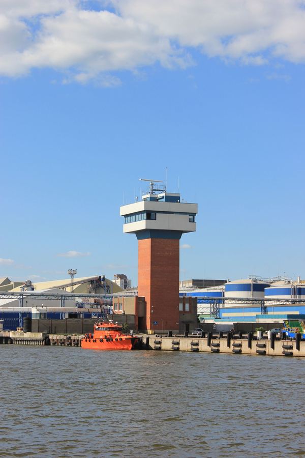 Archive: Port of Klaipėda waterfront / harbour industrial shoreline, 6 Jun 2017 (Andrzej Otrębski, CC BY-SA 4.0). Not the 15 September 2026 EIB loan signing, not a dual-use cruise-terminal conversion still, and not shore-power or offshore-wind quay construction day-of.