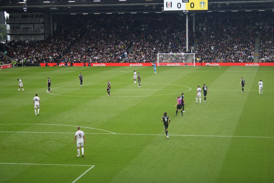 Archive: Leeds United match action vs Fulham at Craven Cottage, 13 Sep 2025 (Timmy96 / Wikimedia Commons, CC0). Not the 14 September 2026 Elland Road 4–1 over Newcastle, and not a day-of Calvert-Lewin / Bogle / Okafor still.