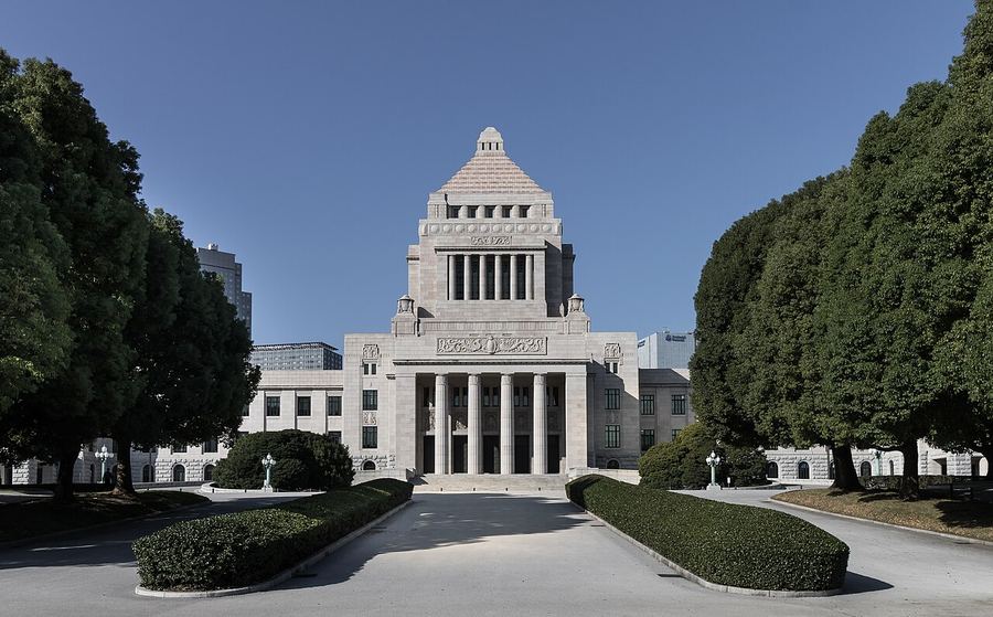 Archive: Exterior of Japan’s National Diet Building in Tokyo (Kakidai, CC BY-SA 4.0). Not the 16 September 2026 MHLW authorisation stamp, not Lundbeck executives day-of, not a Vyepti infusion photograph, and not a patient image.