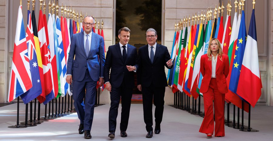 Archive photo: German Chancellor Friedrich Merz, French President Emmanuel Macron, then-British Prime Minister Keir Starmer and Italian Prime Minister Giorgia Meloni, from left, at a summit on the Strait of Hormuz at the Élysée Palace in Paris in April 2026.