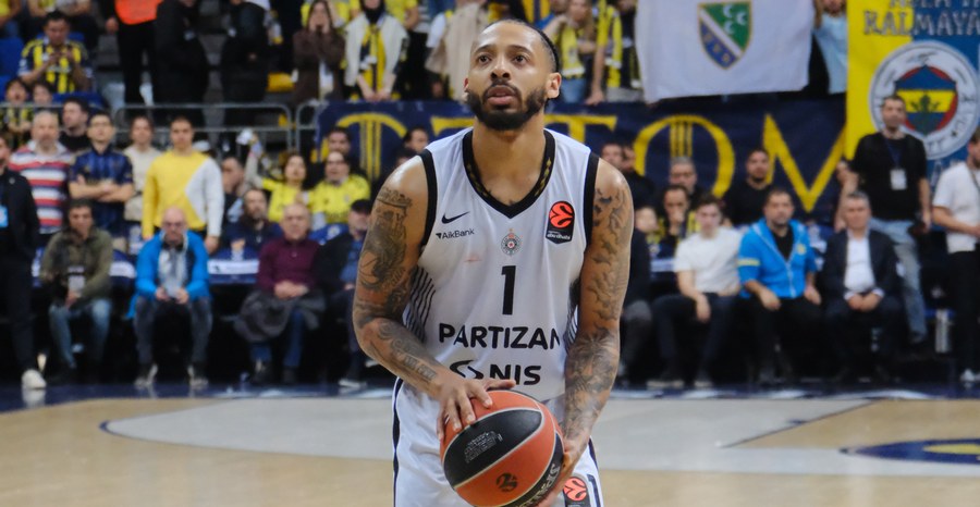 Carlik Jones lines up a free throw for Partizan against Fenerbahçe in Istanbul in February 2026.