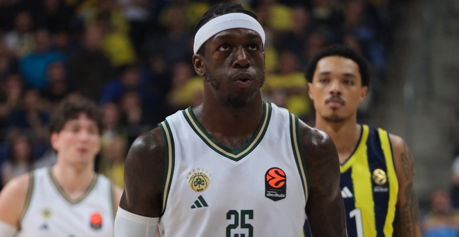 Kendrick Nunn at the free-throw line for Panathinaikos at Fenerbahçe in Istanbul, December 2025.