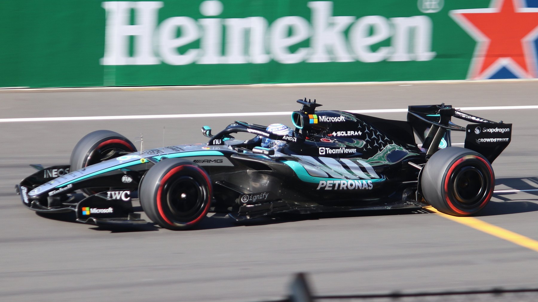 Archive: George Russell's No. 63 Mercedes in qualifying at the 2026 Chinese Grand Prix in Shanghai. Liauzh, License CC BY 4.0. Not from this weekend's Azerbaijan Grand Prix.
